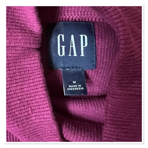 GAP Rib Cutout Top - Picture 4 of 8